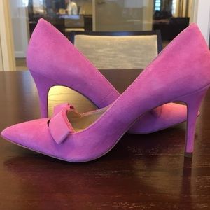 Pink pumps with bow
